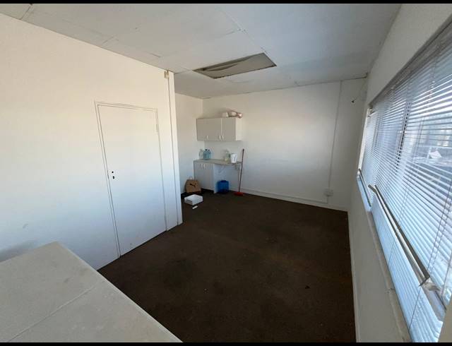 89M² OFFICE TO LET IN PARKLANDS